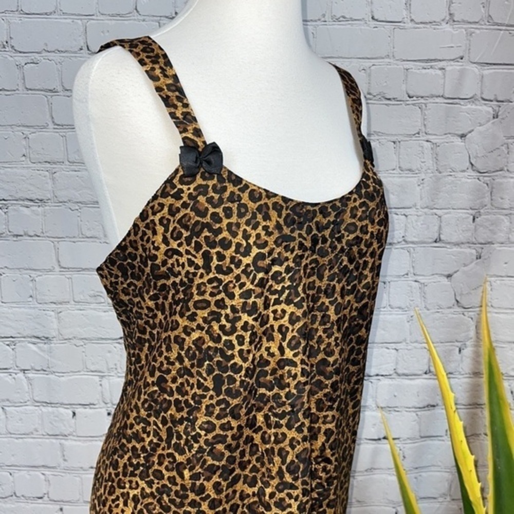 ADORABLE Silky Leopard Slip W/Bow Details, Size M - Picture 3 of 6